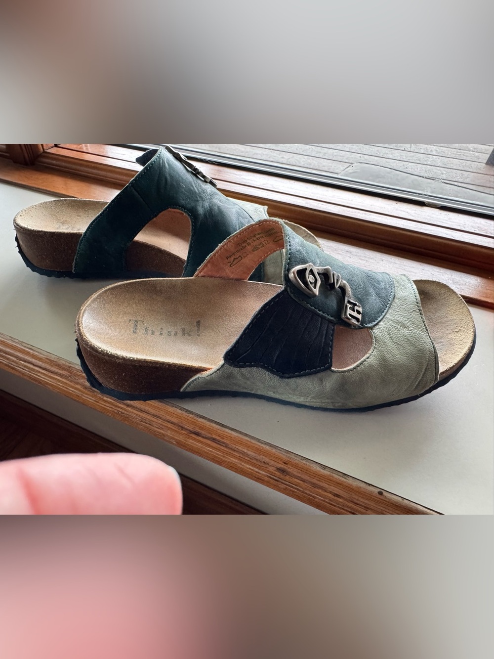 Women’s Two-Tone Green Slide Sandals with Buckle Accent